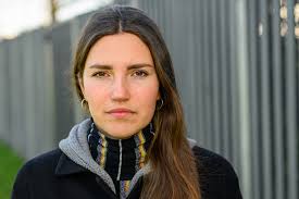 Carla Hinrichs's Instagram, Twitter & Facebook