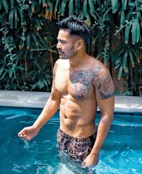 Robby pun mengatakan kalau olla kerap melakukan ritual setiap hari jumat. Mrvvip On Twitter Robby Purba Shirtless Pooltime In Bali Selebwatch