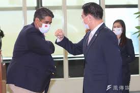 帛琉总统（英语： president of palau ）是帛琉共和国的国家元首和政府首脑。 帛琉总统由 公民直选 产生，任期四年，连选得连任一次。 目录 äº'ä¿¡æ˜¯æ—…éŠæ³¡æ³¡åŸºç¤Ž å¸›ç‰æ–°ç¸½çµ±æƒ æ•ä»æŠµå°è¨ªå•ç¾Žåœ‹é§å¸›ç‰å¤§ä½¿åŒè¡Œ é¢¨å‚³åª'