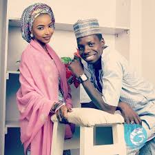 Labarin smart zuwansa garin kano, domin kaiwa yam matansa da abokansa ziyarar sabuwar shekara ta (2020). Labarin Ban Dariya Na Batsa Tag Labaran Batsa
