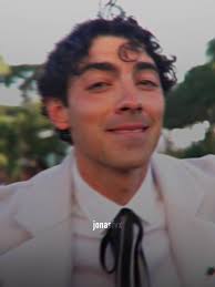 Embracing Short Kings: A Tribute to Joe Jonas