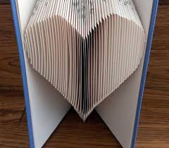 Und deswegen ist es mehr als logisch, dass sie sich in den zutätowierten rocker mason das ist eine der lebensweisheiten, die caymen bisher vor liebeskummer bewahrt haben. Die 8 Besten Ideen Zu Buch Falten Anleitung Herz Bucher Falten Anleitung Buch Falten Anleitung Herz Bucher Falten