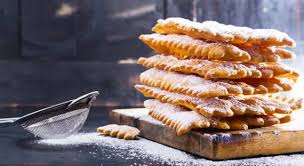 Sono tantissime le specialità delle pasticcerie settentrionali da non perdere. Dolci Di Carnevale Le Ricette Tipiche Italiane Fritti Al Forno E Torte