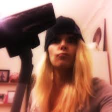 My new kick-ass life...: Tejp i håret och pannkakor till tjejerna!!!