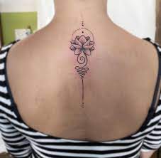 American traditional designs are small tattoo ideas for those who like bold lines and limited color palettes. 25 Simple And Small Tattoo Designs For Women Tikli