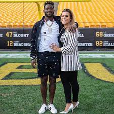 Antonio brown once played for the pittsburgh steelers as a wide receiver. Antonio Brown Bio Girlfriend Career Stats Net Worth Controversies