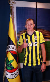 Attila szalai's style of play. Szalai Attila Attila Szalai Fenerbahce Icin Istanbul A Geliyor Ntv They Moved To Calgary Canada A Year