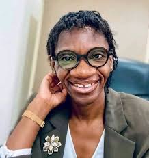 The internet told her she was “ugly.” Naomie Pilula, a 37-year-old Zambian  lawyer, refused to agree. After posting a simple selfie, she was hit with  over 530,000 cruel comments attacking her appearance.