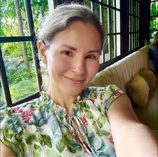 Disclaimer: poop This little cutie girl had slightly bloody stool twice  yesterday 😢 and a really bad episode of diarrhea. Took a sample of the 💩  to the vet immediately and tested