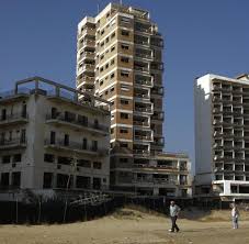 Jedes jahr unternehmen wir mehrere geführte ausflüge und diesen herbst besuchten wir speziell auf meinen wunsch die stadt famagusta, die eine reiche geschichte hat. Nordzypern Aus Einer Touristenhochburg Wurde Eine Geisterstadt Welt
