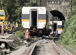 © 由 新頭殼 提供 台鐵408車次太魯閣號出軌，造成51人死亡、146人受傷。 圖：基隆搜救隊 / 提供. Efpvmtkrebq96m