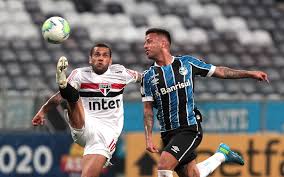 Com vantagem sobre os paulistas, grêmio tenta uma vaga na final da copa do brasil. Sao Paulo Vira O Jogo E Vai Vencendo O Gremio Por 2 A 1 Pelo Brasileirao Gremio Diario De Canoas