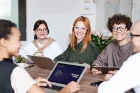 Haz que los jugadores se sienten en ronda y selecciona uno para que empiece. Dinamica De Grupo Para Romper El Hielo Web Oficial