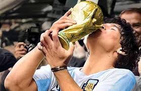 La mano de dios es el nombre con el que se conoce al gol anotado con dicha parte del cuerpo por el futbolista argentino diego maradona en el partido entre argentina e inglaterra por los cuartos de final de la copa mundial de fútbol de 1986, disputado el 22 de junio. Diego Maradona La Pelota No Se Mancha Eterno Conmebol