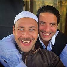 وهناء الشوربجي ومحمد علي رزق وعدد من ضيوف. Ø£Ø­Ù…Ø¯ Ø¬Ù…Ø§Ù„ Ø³Ø¹ÙŠØ¯ Ù…Ø¹ Ù…Ø­Ù…Ø¯ Ø¹Ù„Ù‰ Ø±Ø²Ù‚ ÙÙŠ ÙƒÙˆØ§Ù„ÙŠØ³ ØªØµÙˆÙŠØ± Ø¢Ø®Ø± ÙŠÙˆÙ… Ù„Ù€ Ù‚Ø¨Ù„ Ø§Ù„Ø£Ø±Ø¨Ø¹ÙŠÙ†
