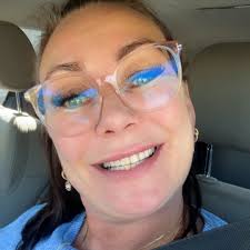 Hva er det pensjon, sykepenger, feriepenger og forsikring har til felles?  De er rettigheter som blir fratatt renholdere i det ulovlige markedet.  Hjelp oss å rydde opp i renholdsbransjen → freska.no/ekte 💥