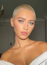 Belinda Bryson's Instagram, Twitter & Facebook