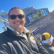 Mark Davin's Instagram, Twitter & Facebook