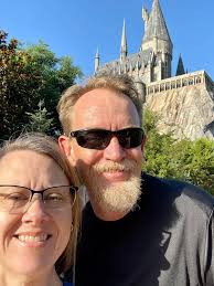 Sitting in the Three Broomsticks in Hogsmeade