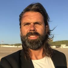 Researchers in Germany protest proposed postdoc rule change "Hundreds of  researchers gathered in front of the German research ministry in Berlin