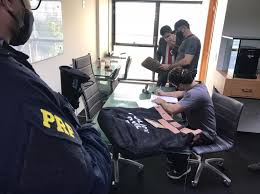 Sso o cadastro e o agendamento são 100% digitais 📲.dessa forma, é possível fazer o uso racional das doses, sem desperdícios. Operacao Investiga Golpe Em Oferta De Vacina No Recife E Muro Alto Portugues Brasil