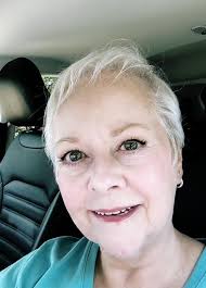 How to keep English Cream dog's coat white?