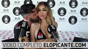 JOVENCITA CHILENA EN EL CUARTO PICANTE DE ELO PODCAST - XNXX.COM