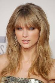 The Beauty Evolution Of Taylor Swift From Curly Haired Cutie To All American Icon Taylor Swift Hair Blonde Hair With Bangs Warm Blonde Hair