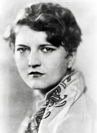 Cate Lombardo 📚 (@bleuroses)