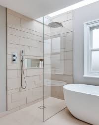 Eine Moderne Turlose Duschkabine Im Badezimmer Ebenerdige Dusche Duschkabine Badezimmer
