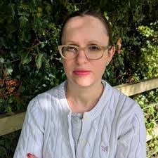 Dee Ogle's Instagram, Twitter & Facebook