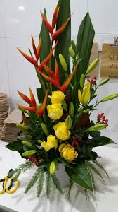 Front Facing Tropical And Fresh Arrangement Fiori Giardino