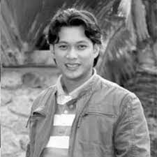 Interaksi dengan artis pencerita ini memberinya pengetahuan seni bercerita dan pemprosesan perkataan. 12 Artis Malaysia Yang Meninggal Di Usia Muda Sedekahkan Al Fatihah Buat Mereka