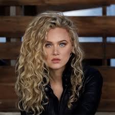 You can also leave some hair on the tip of the tail to make a more. Texture Tales India Shares Her Curly Hair Journey And How She Has Grown To Embrace Her Waves Naturallycurly Com