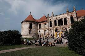 Festivalul electric castle sta să înceapă iar la virgin radio romania ai șansa s. Inside Romania S Underground Scene Nbhjap At Electric Castle Festival 2018