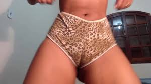 mineira safada com shortinho curto gozando - XNXX.COM