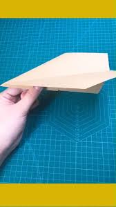 как сделать из бумаги самолет который летает 100 метров Diy Susan Paper Airplane Video In 2020 Paper Crafts Diy Tutorials Paper Crafts Diy Kids Paper Crafts Origami