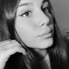 IRIS ROBLES (@iriiis_28)