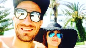 من هو علي معلول وزوجته ويكيبيديا السيرة الذاتية بالتفصيل. Ø²ÙˆØ¬Ø© Ø¹Ù„ÙŠ Ù…Ø¹Ù„ÙˆÙ„ ØªØµÙ„ Ø§Ù„Ù‚Ø§Ù‡Ø±Ø© ØªØ³Ø§Ù†Ø¯Ù‡ Ø¨Ø¹Ø¯ Ø§Ù„Ù‡Ø²ÙŠÙ…Ø© Ø§Ù„Ø´Ø±Ù‚ÙŠØ© ØªÙˆØ¯Ø§ÙŠ