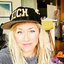 Lorie Campbell's Instagram, Twitter & Facebook