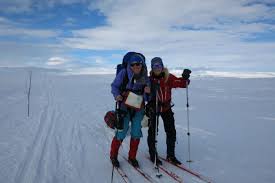 Med seg hadde de en pulk, to temmelig tunge sekker og skiutstyr. Hardangervidda Pa Langs Turjenter No