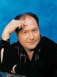 Michal David kašle na karanténu: S klávesami jazdí za svojimi fanúšikmi!