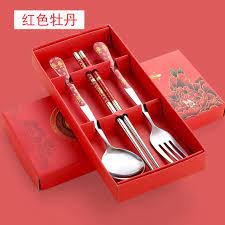 Biasanya, dalam satu set, sudah ada sendok, garpu, pisau, hingga sumpit dan sedotan. Rab Sendok Set 3 In 1 Alat Makan Set Sendok Garpu Sumpit Alat Makan Sendok Souvenir Import Batam Shopee Indonesia