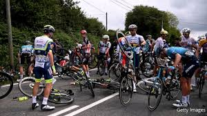 Pushing their bodies to the limit, cyclists from all over the world choose to walk the fine line of danger and reward, sacrificing their bodies for the chance to make history. Ej Zpii0kweztm