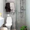 Cocok untuk kamar mandi dengan shower, kursi kayu ekstra ini dipasang untuk kesan dekoratif dengan fungsi yang tinggi. 1