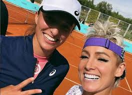 Oficjalny fan club huberta hurkacza * * * official fan club of hubert hurkacz Iga Swiatek W Deblu Tez Odpadla Polka I Amerykanka Wyeliminowane W Madrycie Przez Rosjanki Super Express