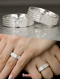 A Escolha Das Aliancas De Namoro E Um Momento Muito Especial Na Vida Do Casal Apaixona Aliancas De Prata Aliancas De Namoro Prata Aliancas De Compromisso Prata