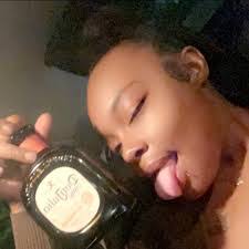 Shon Campbell's Instagram, Twitter & Facebook