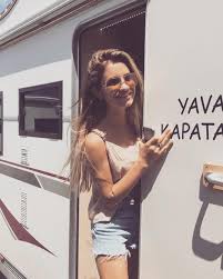 Yeni Gelin In Sirin I Feride Hilal Akin Kimdir Show Tv