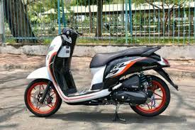 Modif motor trail, modif motor mio, modif motor mega pro, modif motor vario, modif motor honda 43 foto modifikasi scoopy velg 17 keren pgm fi retro via spesifikasiihargamotor.blogspot.com. Modifikasi Motor Honda Scoopy Ubah Kaki Kaki Pakai Pelek Unik Motorplus